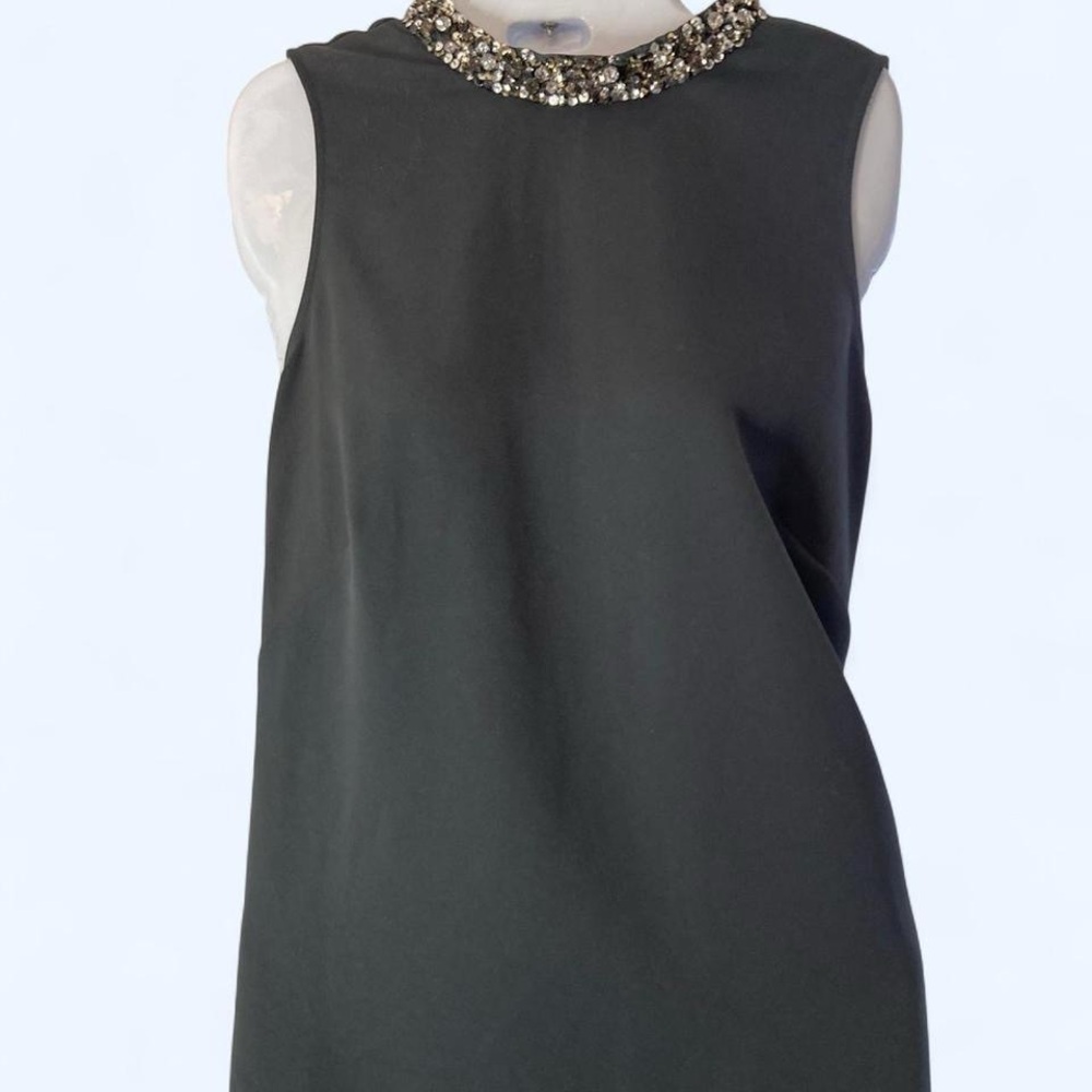 Ann Taylor grey  sleeveless blouse with beaded neckline Size M - Picture 2 of 5